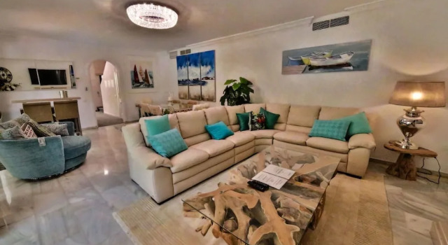 Апартаменты Luxury Apartment On The Golden Mile