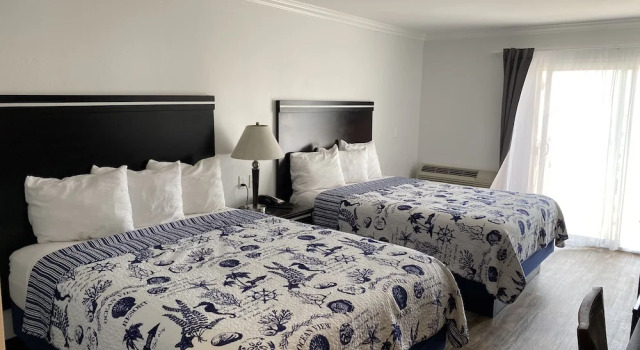 Четырёхместный номер Standard с балконом и с видом на парк Ocean Surf Inn & Suites