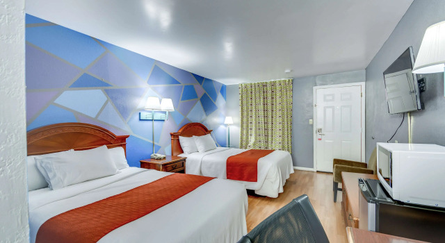 Четырёхместный номер Standard Knights Inn Berea