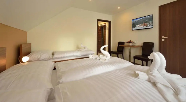 Четырёхместный номер Deluxe с видом на горы Villa Gloria Rooms & Apartments