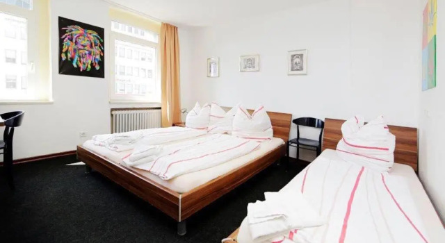Трёхместный номер Standard Hotel Goldener Hahn