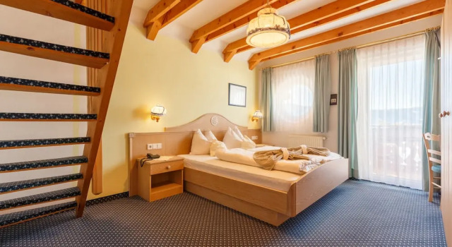 Семейный номер Classic с балконом Hotel Amaten