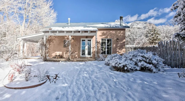 Unique Casita w/ Kiva Fireplace: 11 Mi to Taos Ski