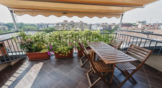 Cute & Cozy Terrace, Забронировать Отель Бергамо Bergamo Province, рядом с Пьяцца Веччиа