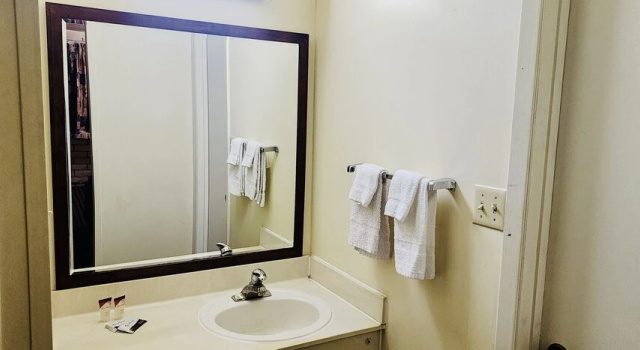 Четырёхместный люкс Standard Motel 6 Borger, TX Boom Town