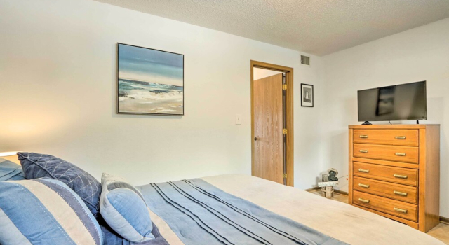 Pool + Boat Slip Available: Osage Beach Condo!, Забронировать Отель Отели в центре Осейдж-Бич, в центре