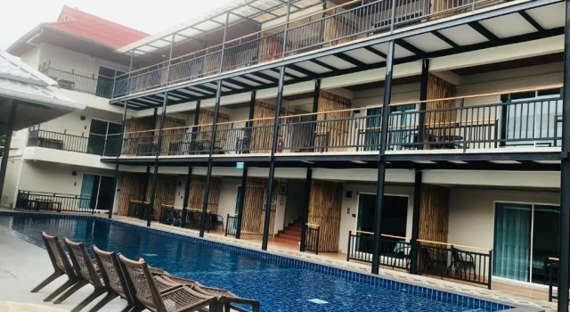 Двухместный номер Standard с балконом Celosia Chiang Mai Hotel