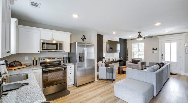 Коттедж Steps to Boardwalk & Beach! Stylish Biloxi Home