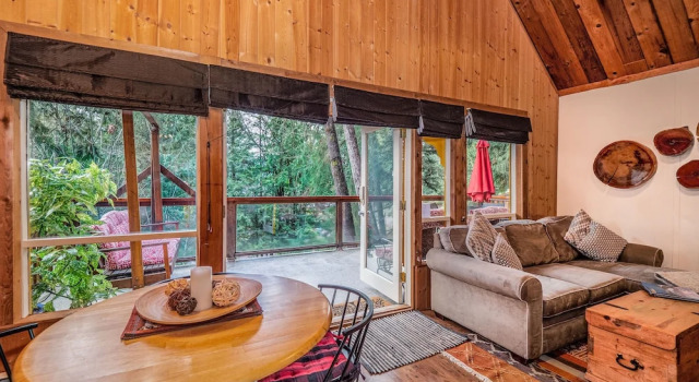 The Tree House Cottage, Book Feriehus Hoteller i Sunshine Coast med parkering, Parkering