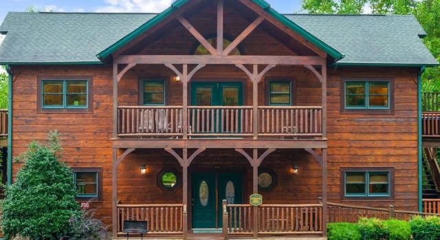 Коттедж Dogwood Grand Cabin Hot tub and Games