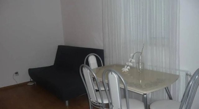 Apartments on Italyansky Pereulok, Забронировать Апартаменты/квартира Отели Таганрога с парковкой, рядом с Солнечный пляж, Парковка