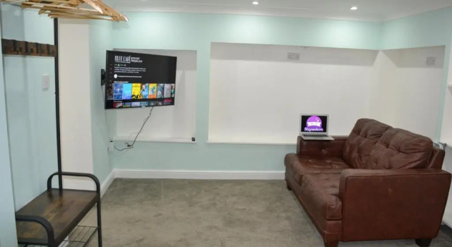 Willow Tree Apartment - 1 Bedroom Apartment - Stayseekers