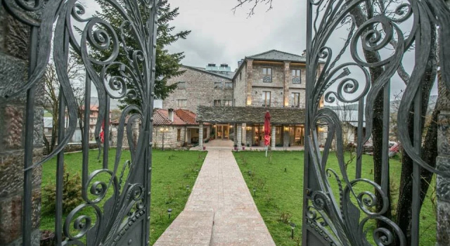 Vila Falo, Забронировать Отель Отели Воскопоя с парковкой, Парковка