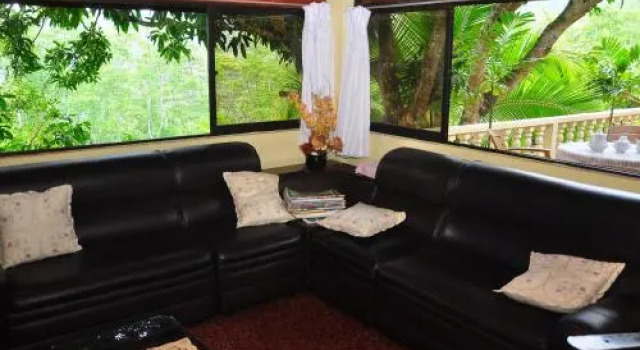 Jungle Breeze, Забронировать Отель Канди 