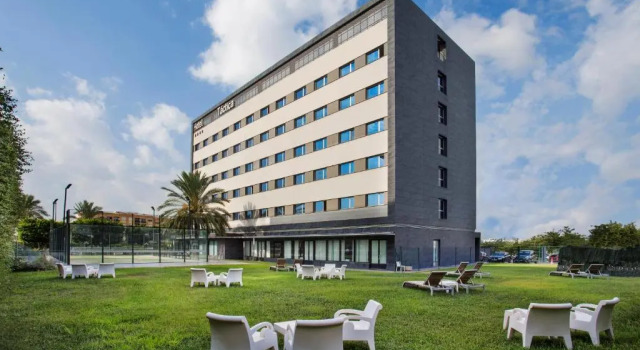 Трёхместный номер AZZ Valencia Táctica Hotel