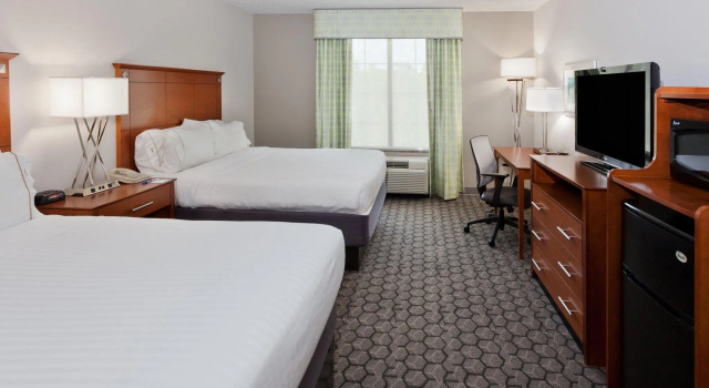 Четырёхместный номер Standard Holiday Inn Express Hotel & Suites Phenix City - Columbus by IHG