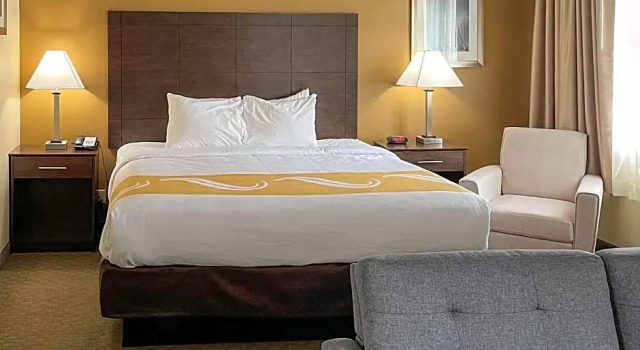 Номер Standard Quality Inn Ontario