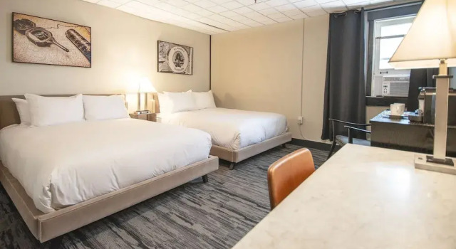 Четырёхместный номер Premium Midnight Sun, a Coast Hotel