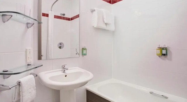 Трёхместный номер Standard Leonardo Hotel Plymouth