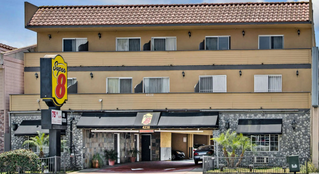Elev8 Hotel Los Angeles LAX