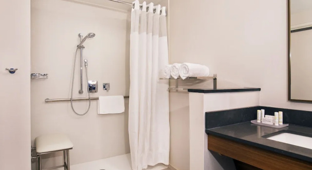 Люкс Fairfield Inn & Suites by Marriott Boston Walpole