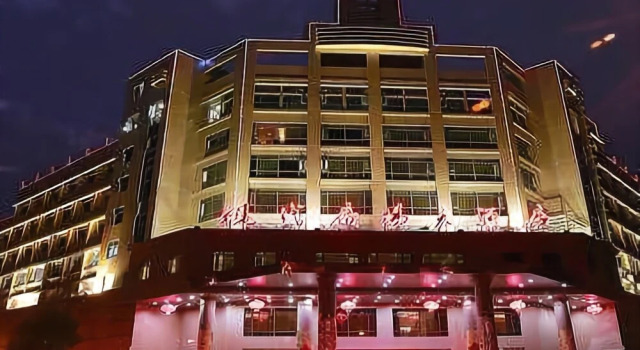 Modern Square Hotel