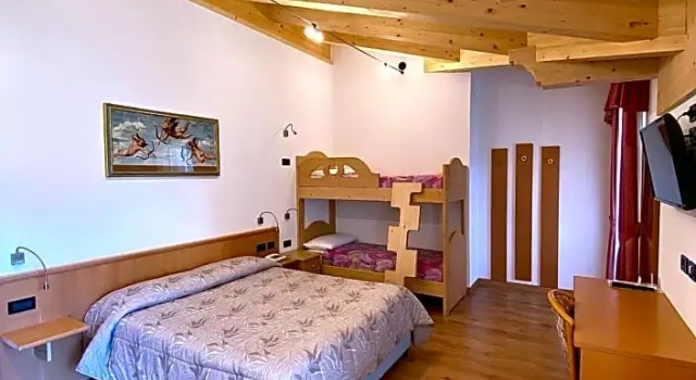 Семейный номер Standard с видом на горы Hotel Chalet Alaska