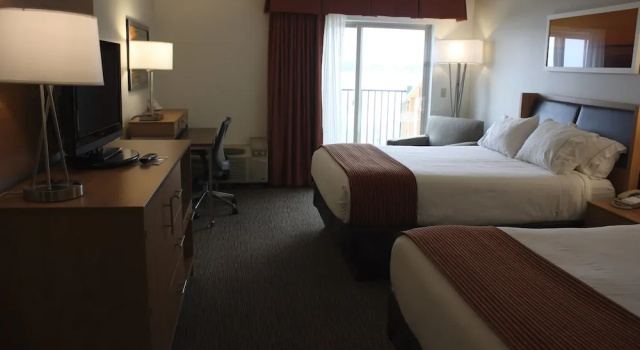 Четырёхместный номер Standard с видом на озеро Holiday Inn Express Munising-Lakeview by IHG