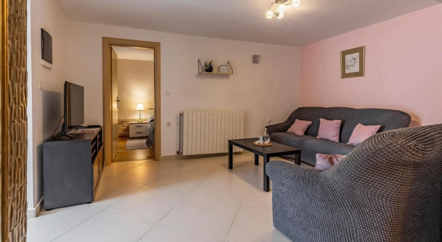 Beautiful Apartment in Liznjan With Wifi and 1 Bedrooms