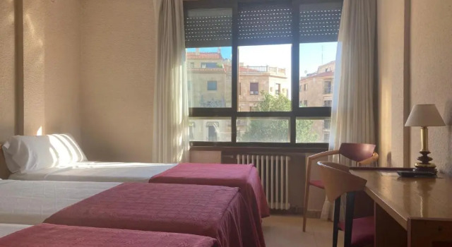 Трёхместный номер Standard Hotel Condal