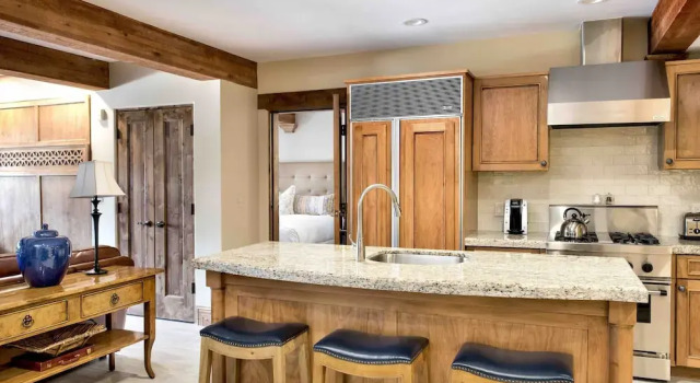 One Bedroom King Suite 1 Apartment Hotel by RedAwning, Varaa Huoneisto Deer Valley 