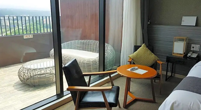 Номер Deluxe с балконом I-Jin Hotel