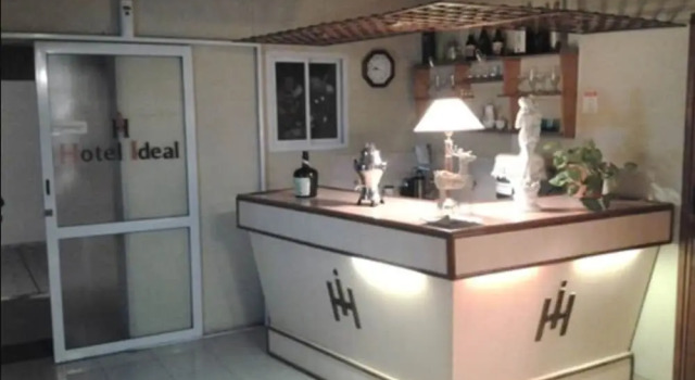 Hotel Ideal, Забронировать Отель Отели Вилья-Карлос-Пас с парковкой, рядом с Uruguay Bridge, Парковка