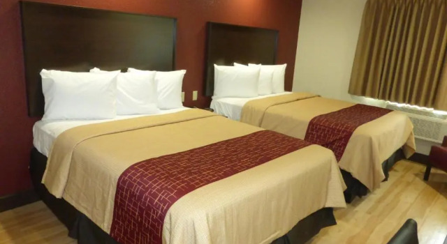 Четырёхместный номер Standard Red Roof Inn Hayward