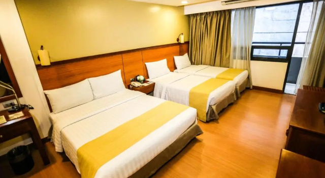 Номер Premier The Malayan Plaza Hotel