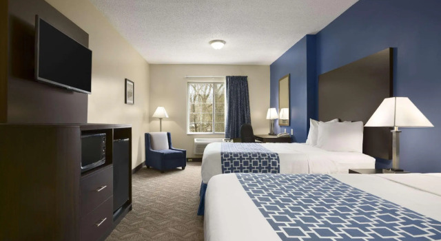 Четырёхместный люкс Days Inn & Suites by Wyndham Cherry Hill - Philadelphia