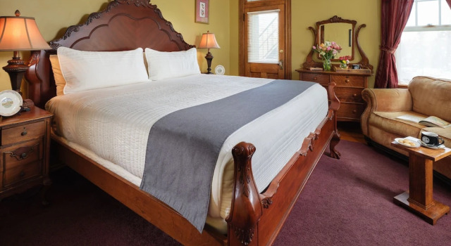 Номер Deluxe с балконом Keystone Inn Bed and Breakfast
