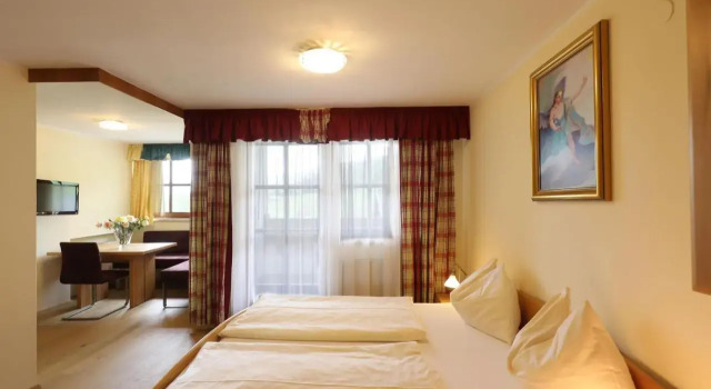 Hotel Garni Dorferwirt am Irrsee, Book Hotel Tiefgraben Mondseeland