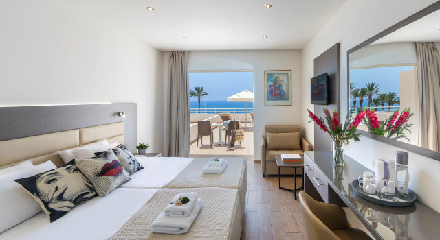 Queen's Bay Hotel