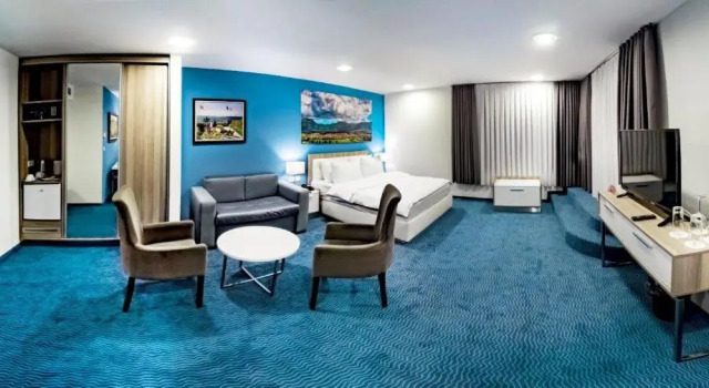 Двухместный номер Deluxe с балконом Central Hotel, Fitness and Spa