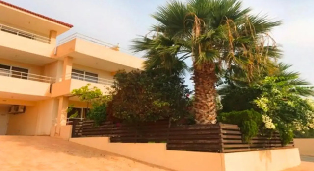 2 bedroom with private garden, walk to Nissi Beach, communal swimming pool