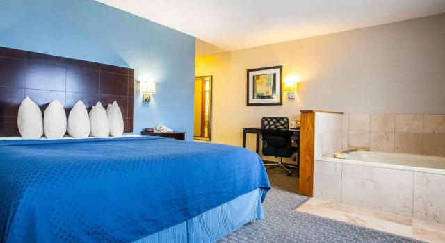 Двухместный люкс Quality Inn & Suites Ankeny-Des Moines