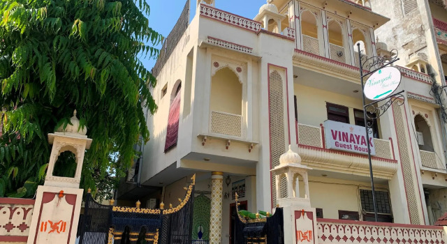 Кровать в общем номере Vinayak Guest House