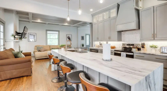 2 Mi to Dtwn: Stylish Urban Retreat in Birmingham, Buchen Sie Ferienhaus Villen in Birmingham, Villa