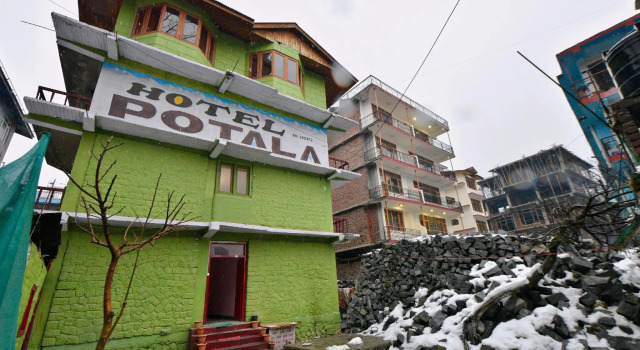 OYO 28187 Hotel Potala, Забронировать Отель Отели Манали с завтраком, Завтраки