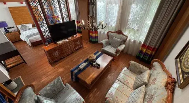 Люкс Deluxe Kunming Jinqi Garden Homestay