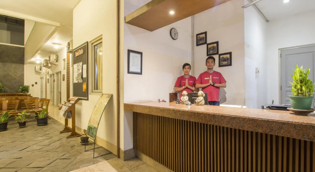 Кровать в общем номере Poncowinatan Hotel