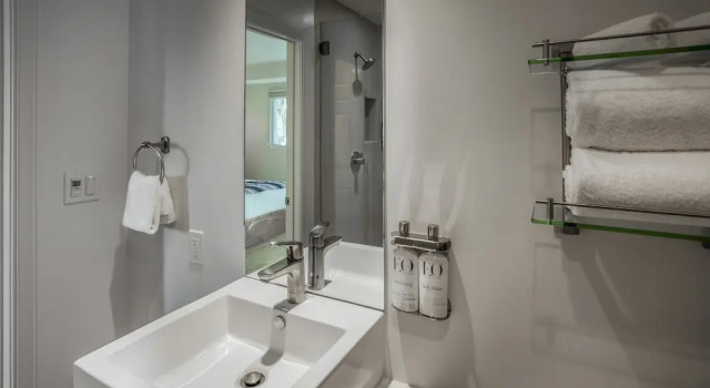 Четырёхместный номер Deluxe с балконом и с красивым видом из окна Blue Sands Inn, A Kirkwood Collection Hotel