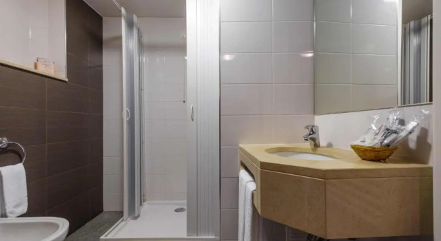Трёхместный номер Standard Catolica Hotel