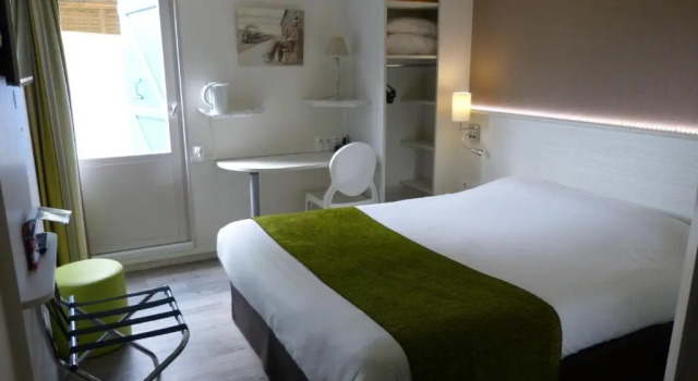 Двухместный номер Comfort Logis Hôtel Alizéa Le Mans Nord